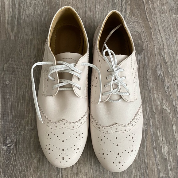 ♡ NWOT Ivory Lace Up Oxford Women Shoes ♡ - Picture 3 of 9
